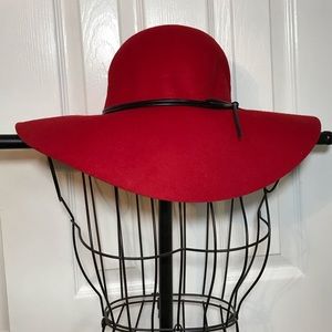 🔥Red Felt Hat - Worn Twice🔥